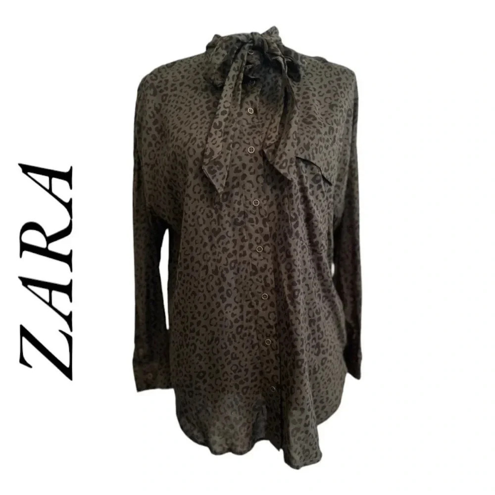 Zara animal leopard‎ print khaki button down shirt size XS
